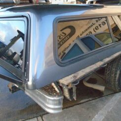 2015-2020 FORD F150 6.5' Bed. Camper Shell. It has Front Solid Window - /