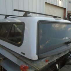 2016-2020, FORD F150 5.5' Bed. Camper Shell. It has Front Sliderd Window, Grey Headliner and Nice Roof Rack YAKIMA - /